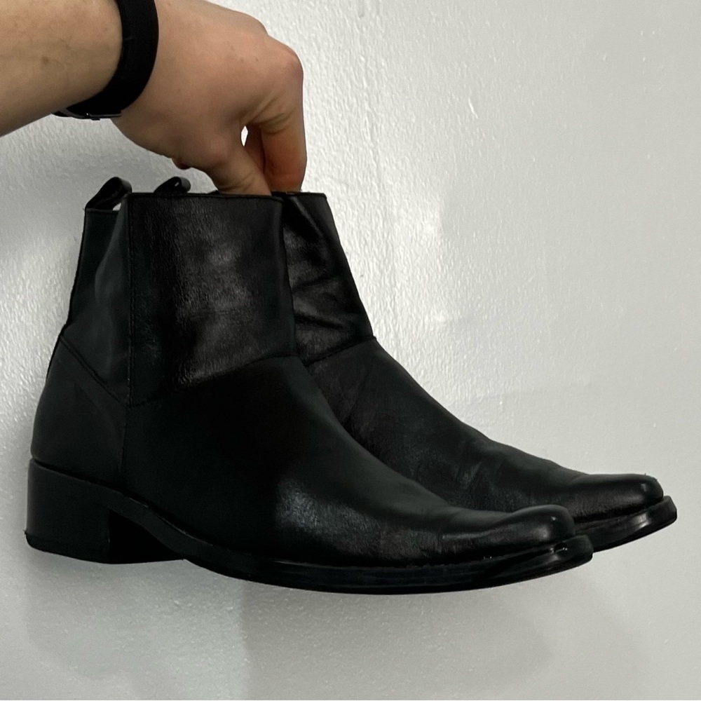 Black sof leather pointed toe boots